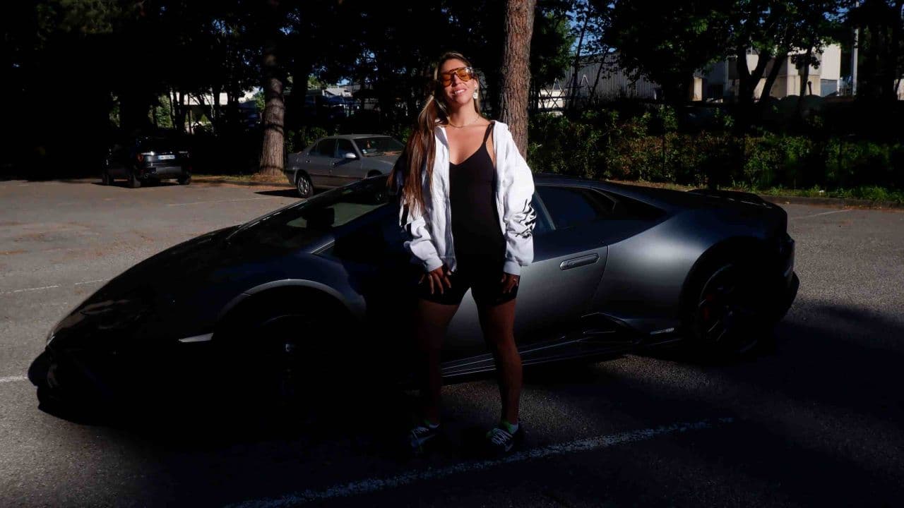 Mónaco: Una latina en el corazón de la velocidad y el diseño de automóviles