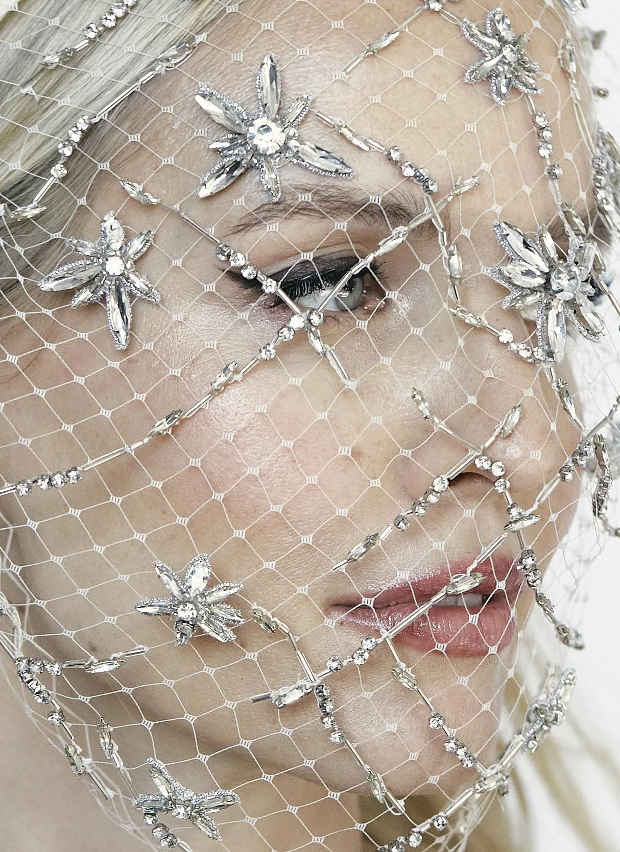 Leonie Hanne editorial 4